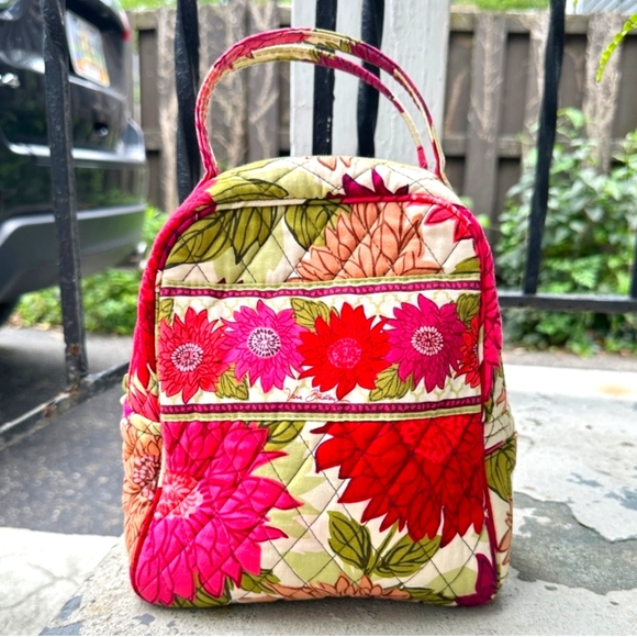 Vera Bradley Handbags - 🛒🛍️💥Gently used Hello Dhalia lunch bag Vera Bradley excellent condition